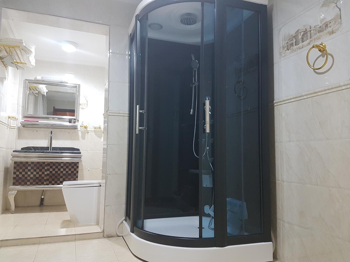 Mbayaville Hotel Дуала Экстерьер фото