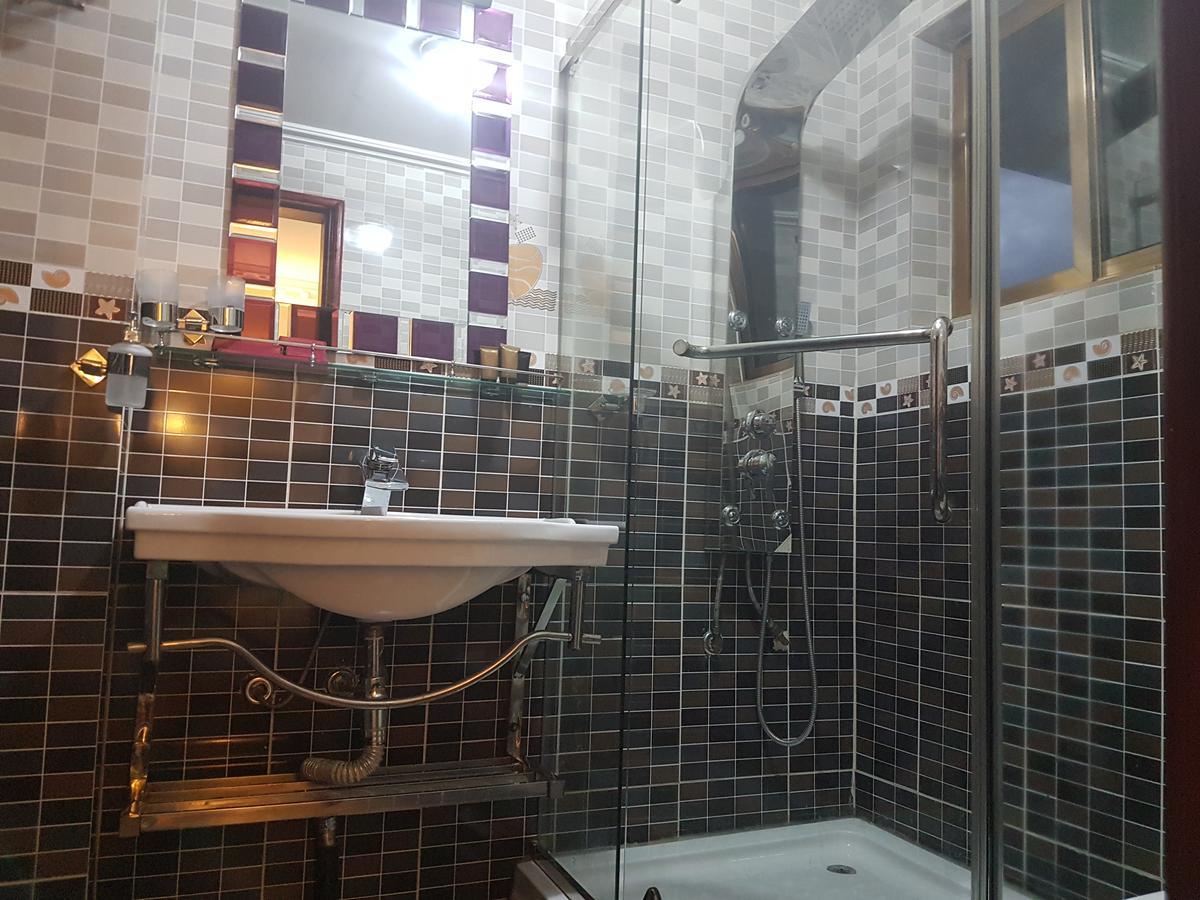 Mbayaville Hotel Дуала Экстерьер фото