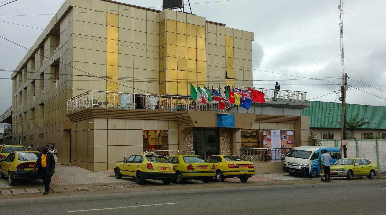 Mbayaville Hotel Дуала Экстерьер фото