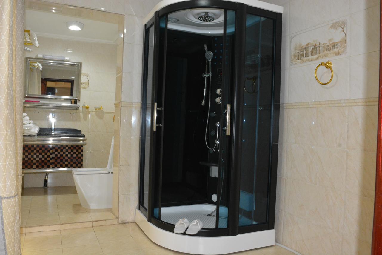 Mbayaville Hotel Дуала Экстерьер фото